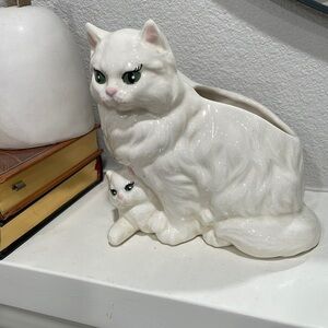Vintage White Persian Cat Planter | Mother & Kitten Ceramic Planter | 8”